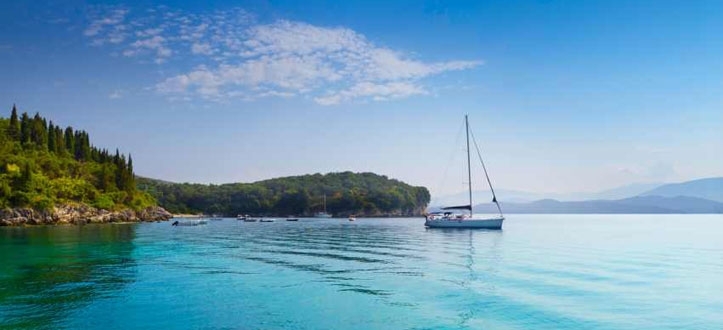 7 πανέμορφα ελληνικά νησιά που πωλούνται τώρα
